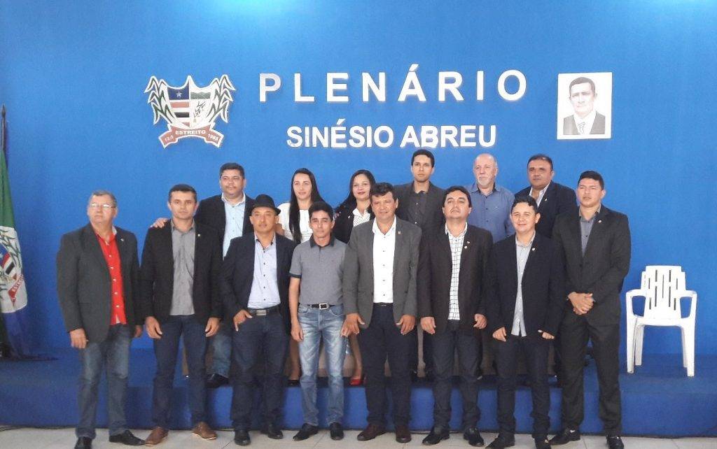 Câmara de Vereadores aprova lei de aumento salarial dos servidores da Educação de Estreito (MA)
