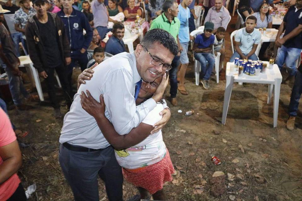 Prefeitura de São Pedro dos Crentes entrega praça na zona rural do município