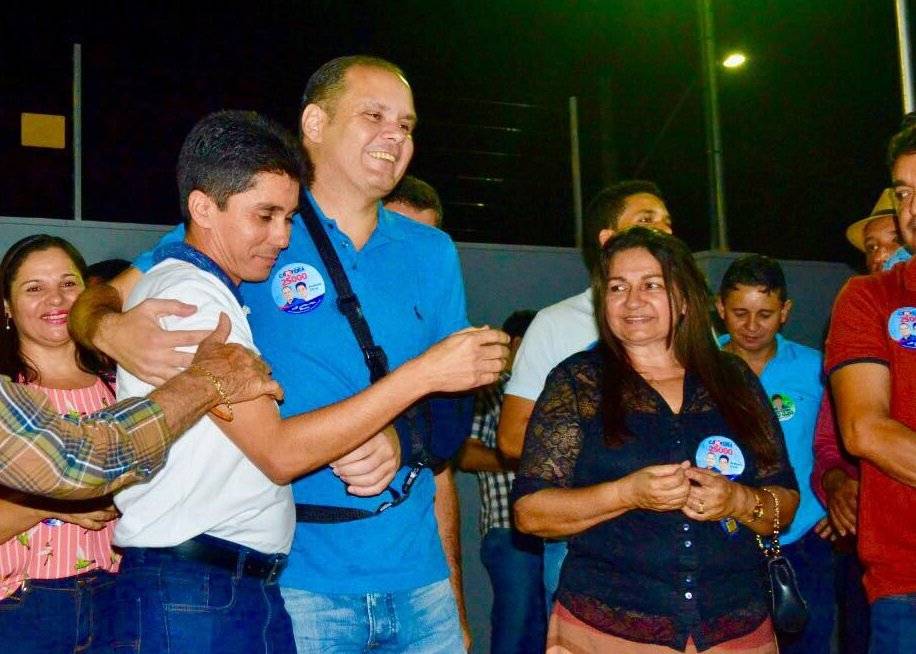 Prefeito Cicin reúne multidão para o lançamento da candidatura de Rogério Cafeteira em Estreito (MA)