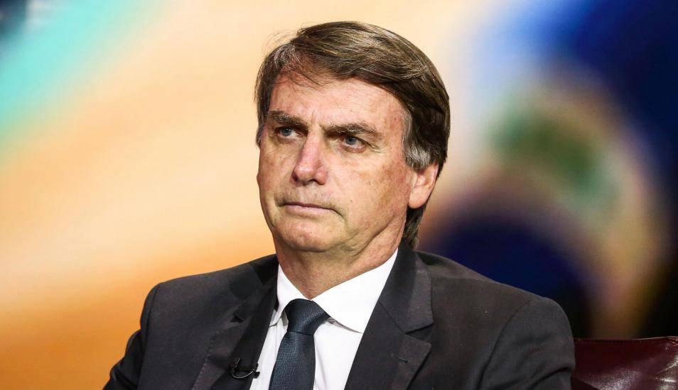 Com inflamação, cirurgia de Bolsonaro é adiada, informa boletim médico