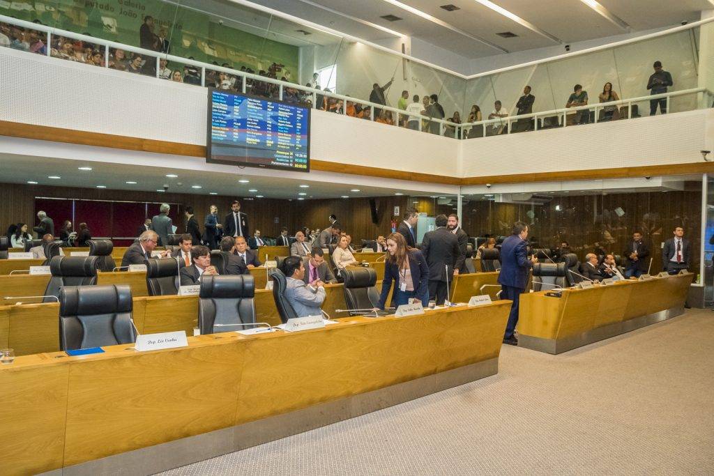 Assembleia aprova projeto de autoria do governo que aumenta ICMS na gasolina e outros itens