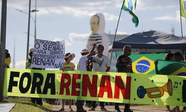 Redes sociais derrotam Renan Calheiros: saiba porque