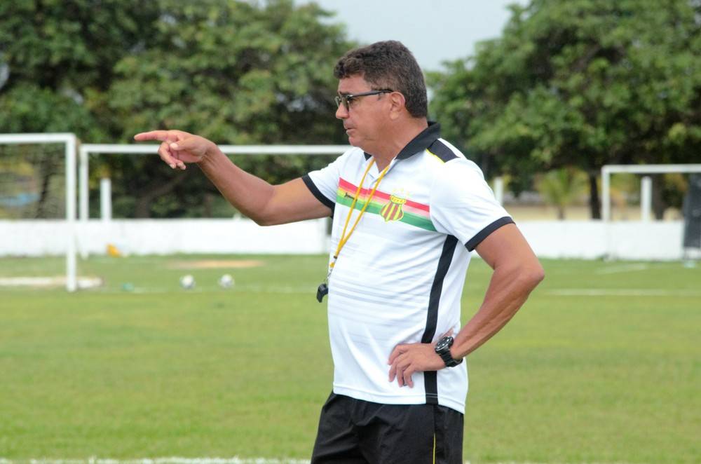 Após derrota no Superclássico, Flávio Araújo deixa o comando do Sampaio