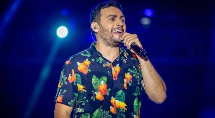 Mano Walter é atingido por lata de cerveja em show no Maranhão