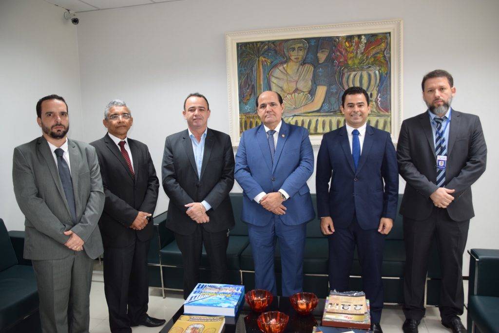Prefeito Eric Costa participa do lançamento do projeto “Município Legal: + Receitas + Direitos”