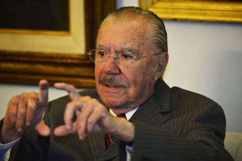 ‘Bolsonaro está no meio de um furacão’, diz ex-presidente José Sarney