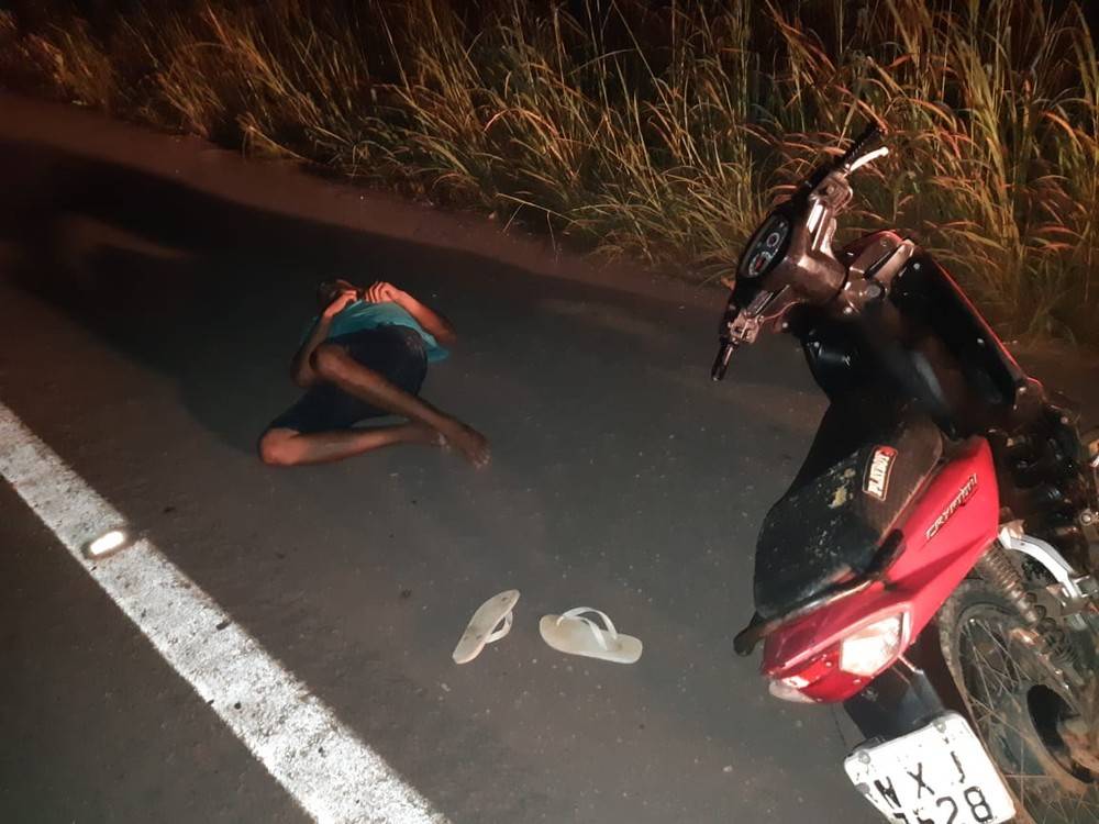 Motociclista dorme no acostamento da BR-316 no Maranhão