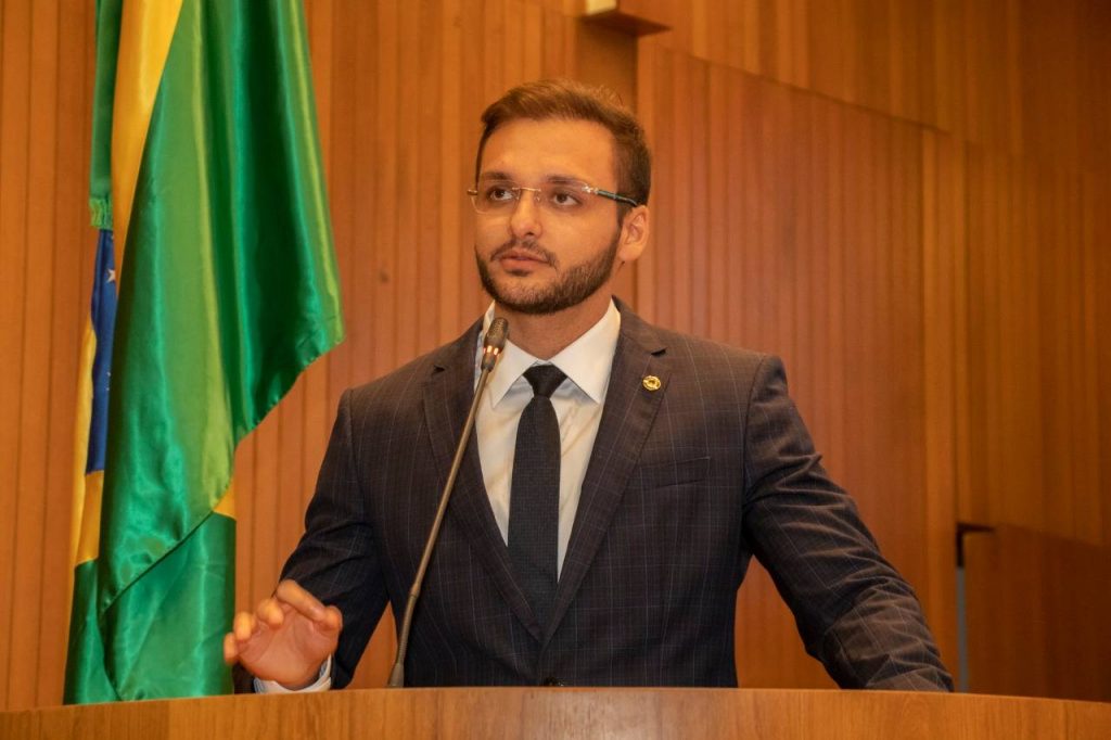 Deputado Felipe dos Pneus cobra explicações sobre ‘possível’ suspensão dos serviços de UTI no Macrorregional, em Santa Inês