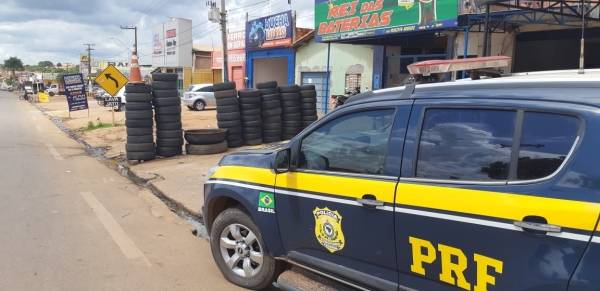 Empresário é notificado por colocar pneus as margens da BR-222 em Açailândia