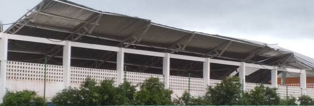 Teto de ginásio desaba após chuva em São Luís