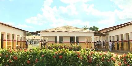 Pai invade escola e agride filha e namorado em São Mateus, no Maranhão
