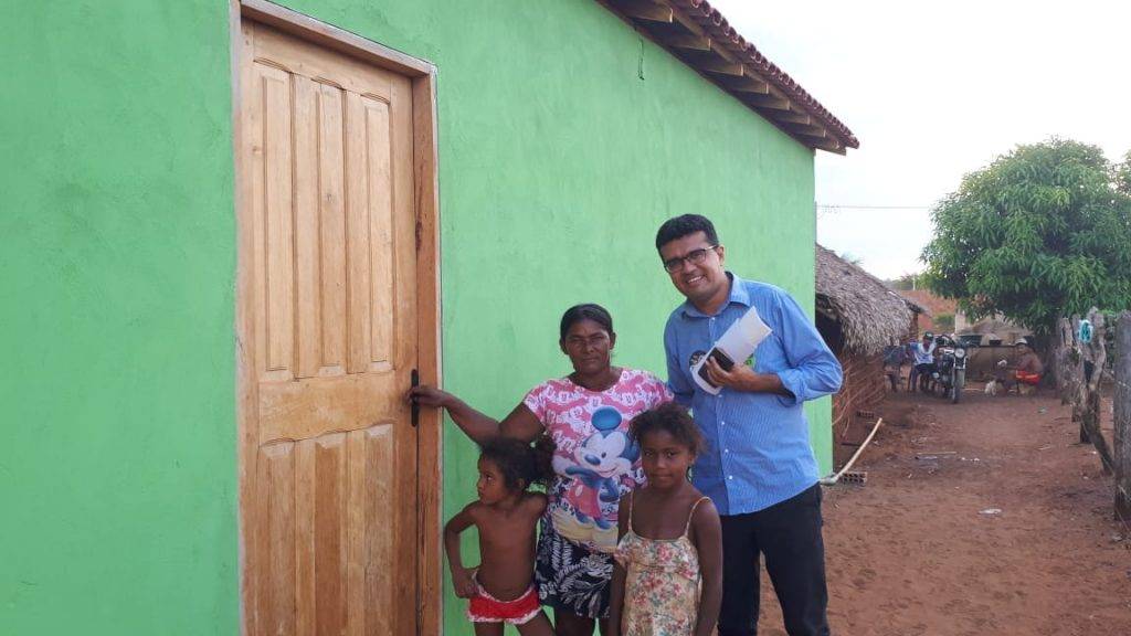 Prefeito que constrói casas populares usando o próprio salário será candidato ao governo do MA