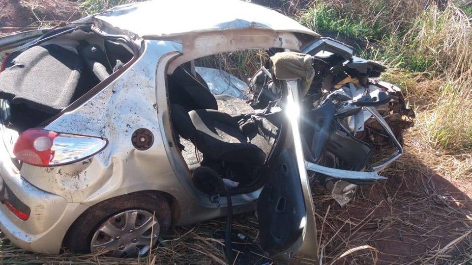 Veículo sai da pista e quatro pessoas ficam feridas em Estreito