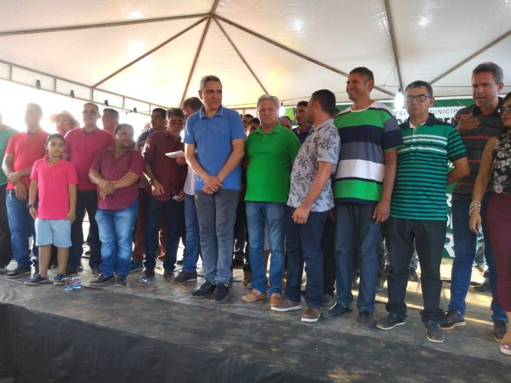 Sem obras para inaugurar prefeito de Lago da Pedra resolve inaugurar reparos em estrada vicinal