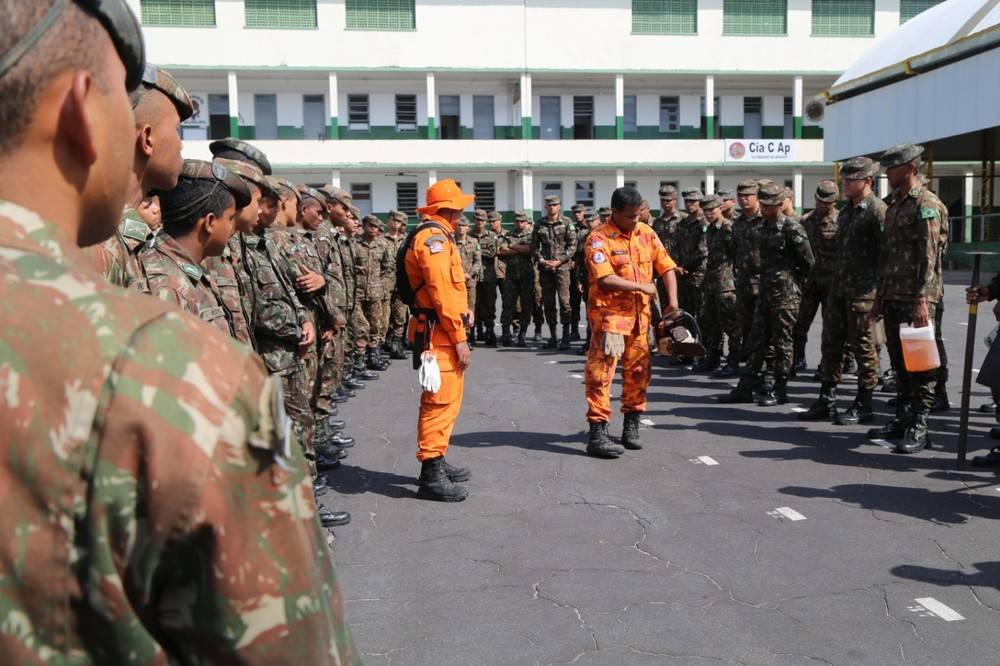 Flávio Dino pede ajuda ao Exército para combater queimadas no Maranhão