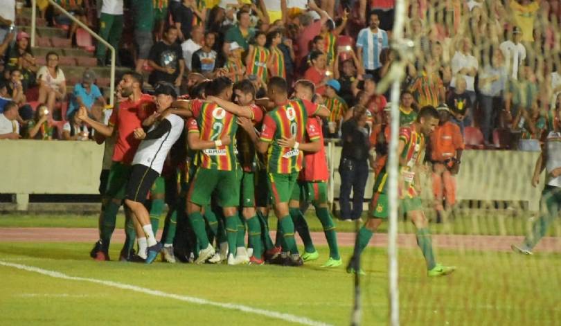 Sampaio Corrêa volta a vencer o Confiança e garante vaga na final da Série C