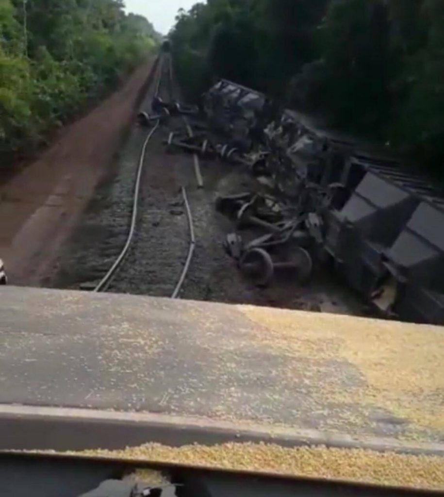 URGENTE: Acidente com trem carregado de soja no Maranhão