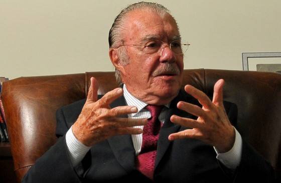 Sarney lamenta declaração de Eduardo Bolsonaro