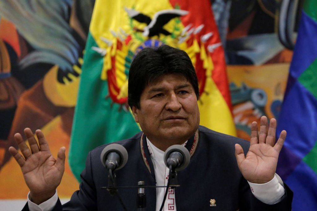 Em meio a protestos, Evo Morales renuncia à presidência da Bolívia