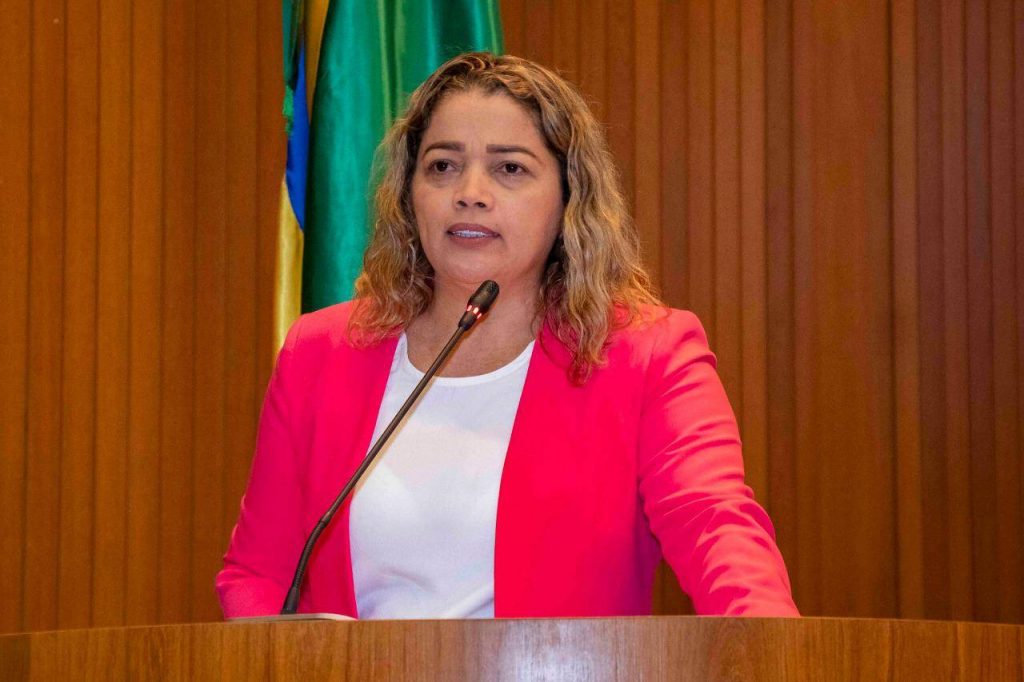 Mica Damasceno Defende Jair Bolsonaro na  tribuna da assembleia
