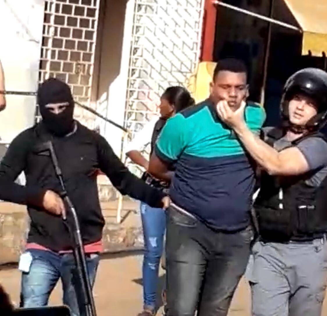 Bandidos assaltam agência dos Correios e faz reféns em São Bento (MA)