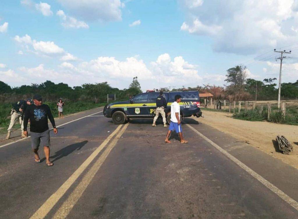 Índios libera o trânsito na BR-226 entre Barra do Corda e Grajaú no MA