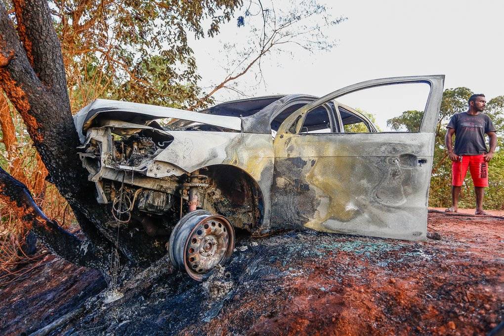 Veículo roubado pega fogo e fica totalmente destruído após colisão na BR-226
