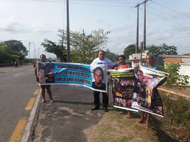 Manifestantes protestam contra a soltura de acusado em cinco mortes em São Luís