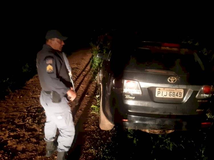 PM recupera carro roubado de Juíza, na zona rural de São Domingos do Maranhão