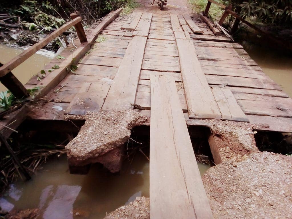 Ponte tem interdição parcial após início de erosão em São João do Paraíso