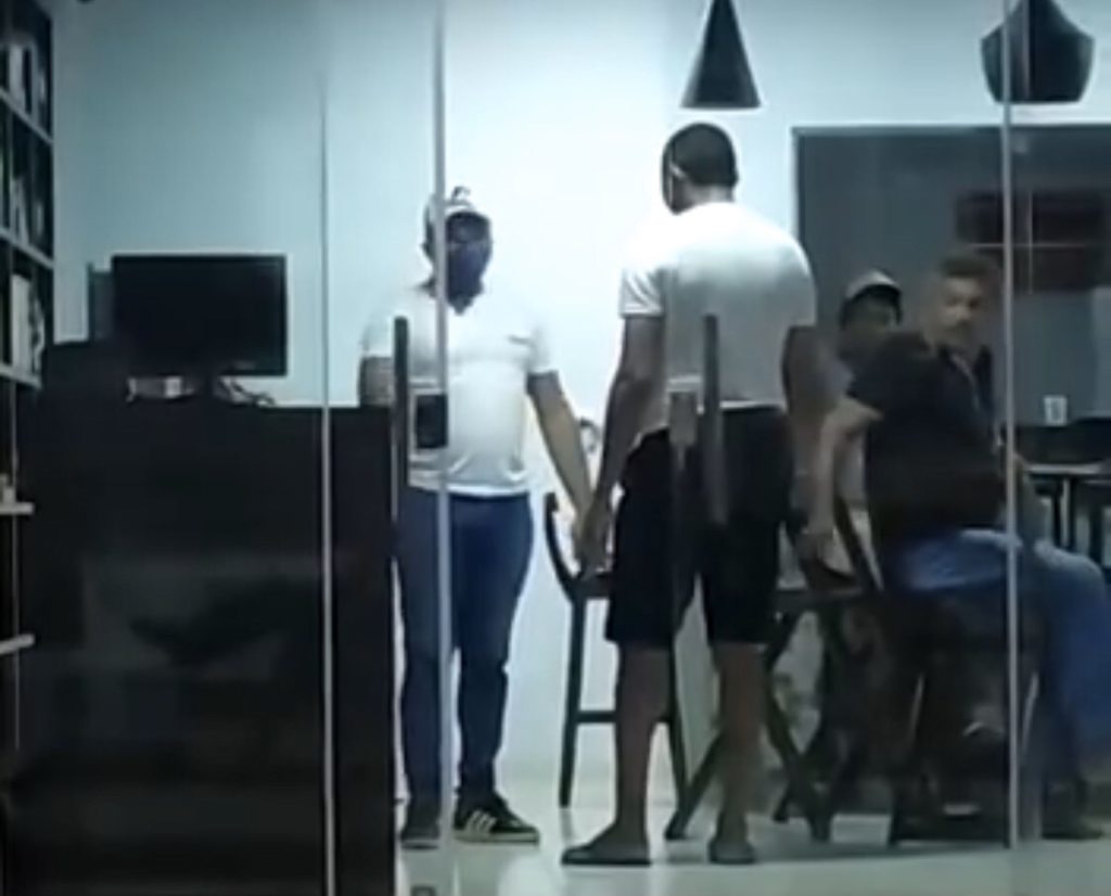 Vereador alcoolizado agride funcionário após ser expulso de conveniência em Carolina