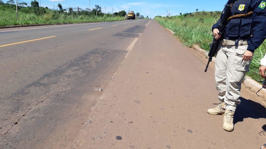 Mulher morre baleada na garupa da moto do esposo na BR-010 em Açailândia