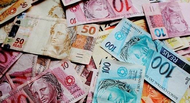 OMS afirma que notas de dinheiro podem espalhar coronavírus