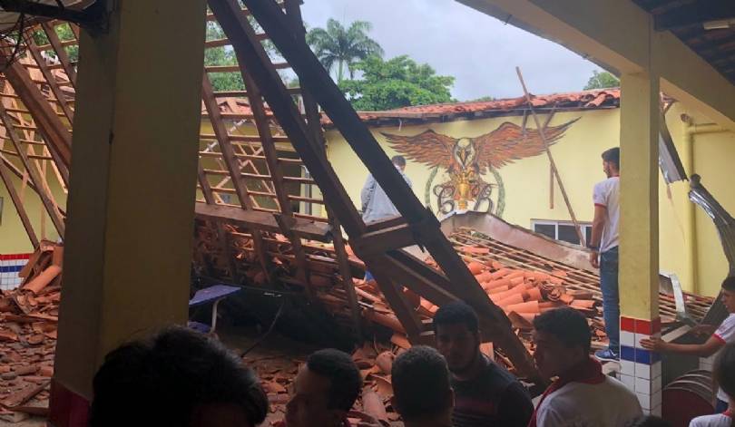 Teto de escola recentemente reformada desaba em Açailândia