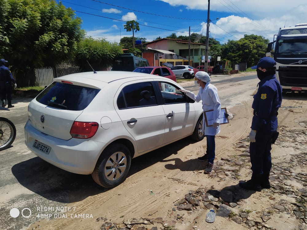 Prefeitura de Tutóia distribui máscaras à população em barreira sanitária