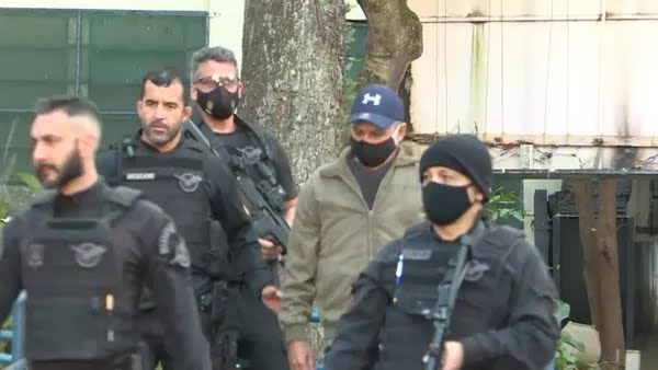 Fabrício Queiroz, ex-assessor de Flávio Bolsonaro é preso em SP
