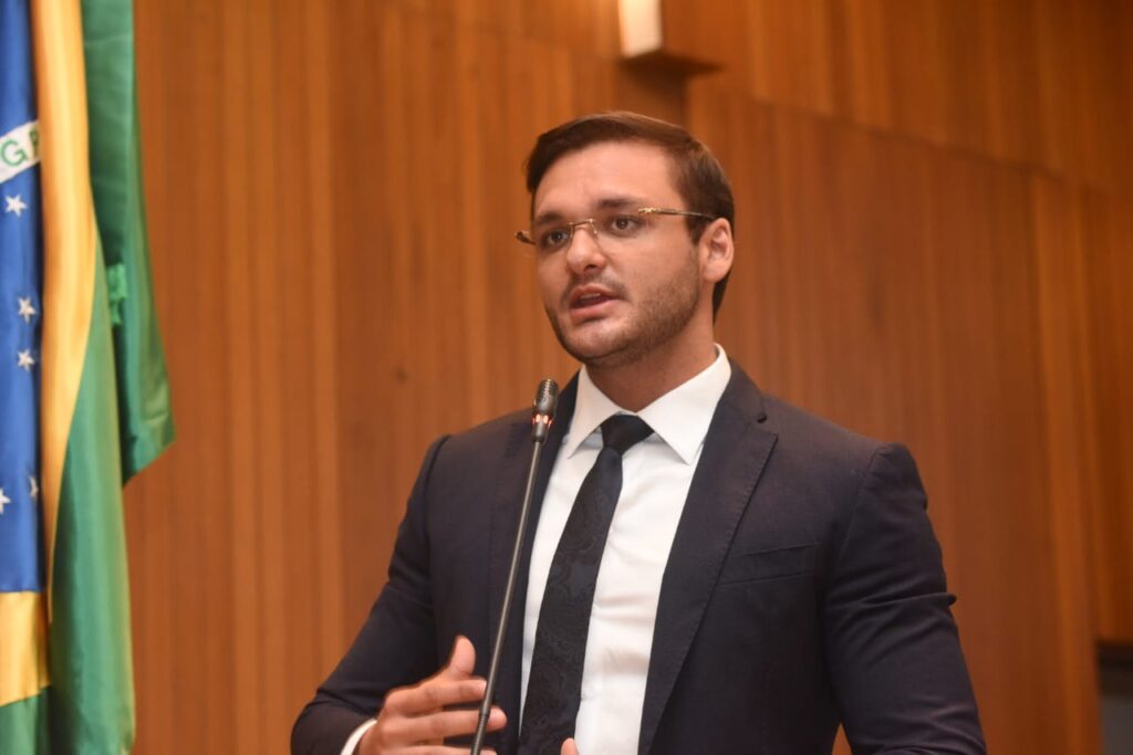 Deputado Felipe dos Pneus comemora permanência do Banco da Amazônia em Santa Inês