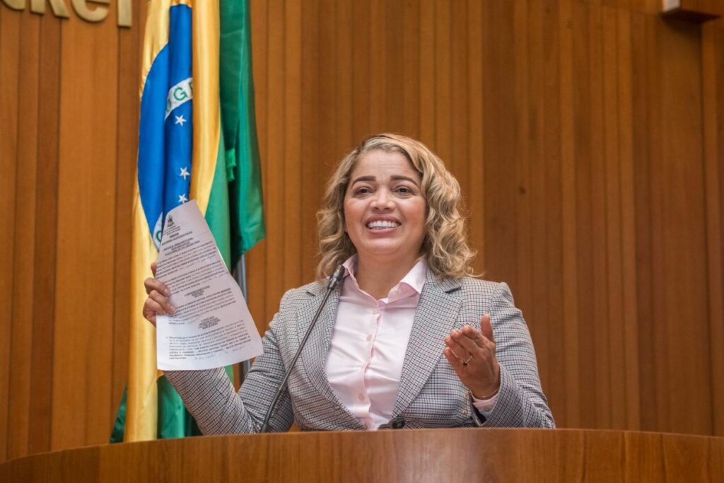 Projeto de Mical Damasceno que disponibiliza a Bíblia nas penitenciárias do Maranhão agora é lei