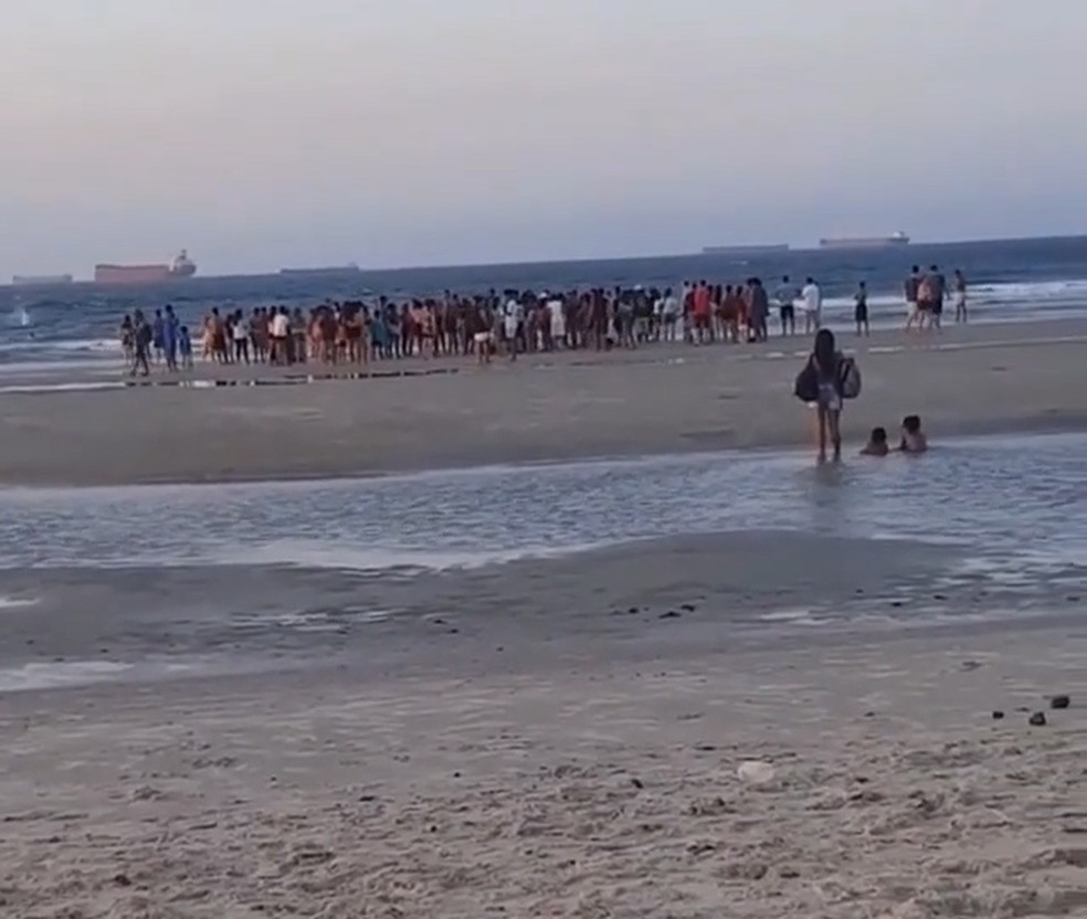 TRAGÉDIA: Três crianças da mesma família se afogam na praia do Calhau em São Luís