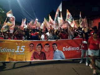 Multidão acompanha Dídima Coelho durante caminhada em Vitória do Mearim