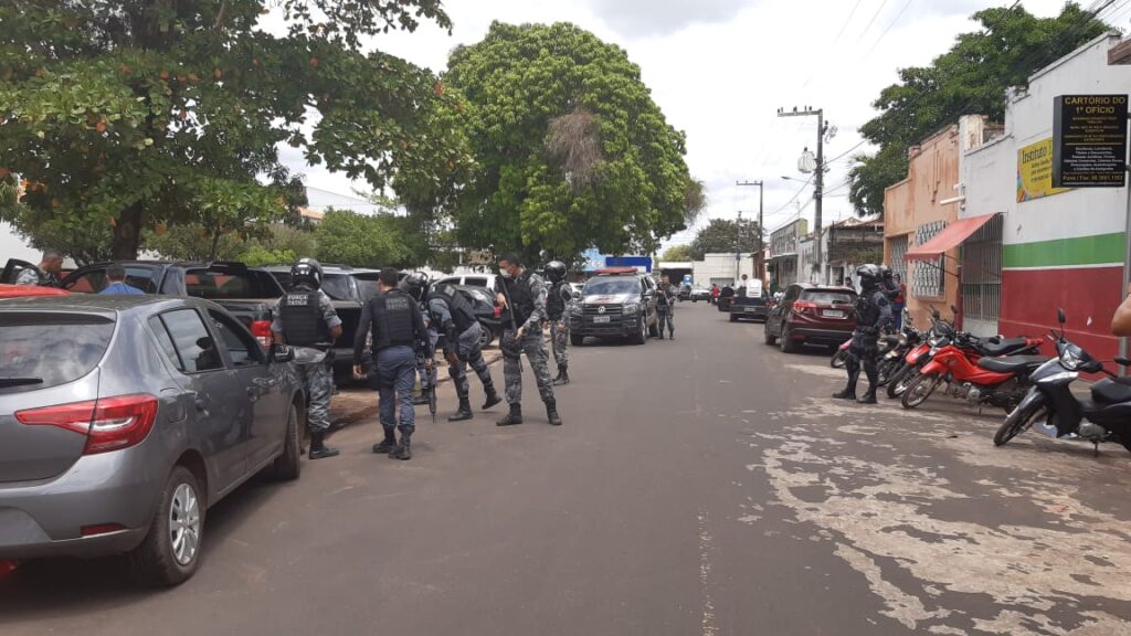 Gerente de banco é mantido refém com explosivos no corpo em agência no centro de Codó