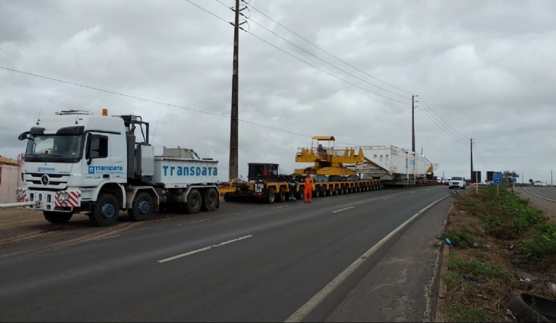 VÍDEO: Polícia Rodoviária Federal inicia transporte de megaturbina com 355 mil KG na BR-135