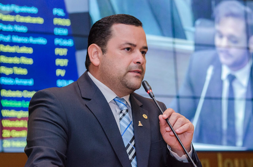 Deputado estadual Vinicius Louro alerta para tentativa de golpe usando seu nome