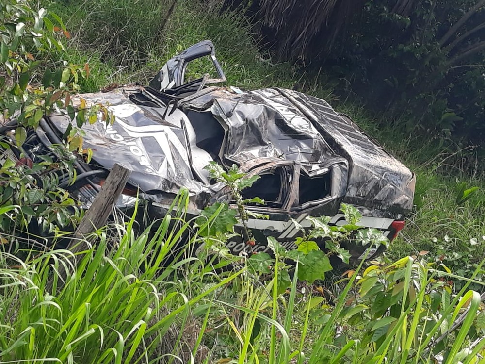 Viatura da Polícia Civil capota na BR-316 e escrivão morre; veja o vídeo