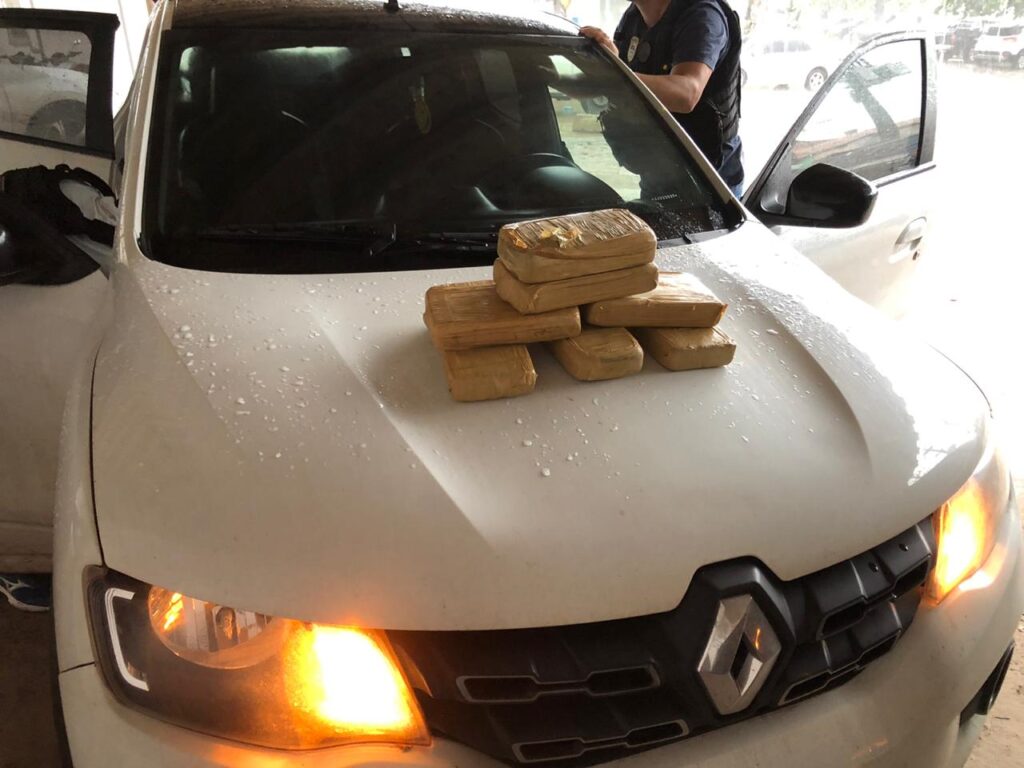 Com ajuda de cão farejador, Polícia Civil prende homem com cinco kg de cocaína no bairro da Estiva em São Luís
