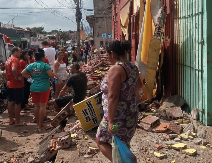 VÍDEO: Laje de comércio desaba e mata uma pessoa em São Luís