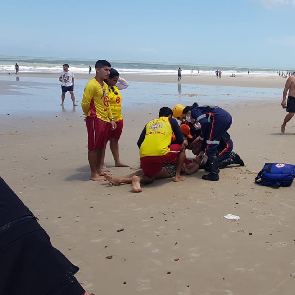 Três irmãos se afogam na praia Calhau em São Luís