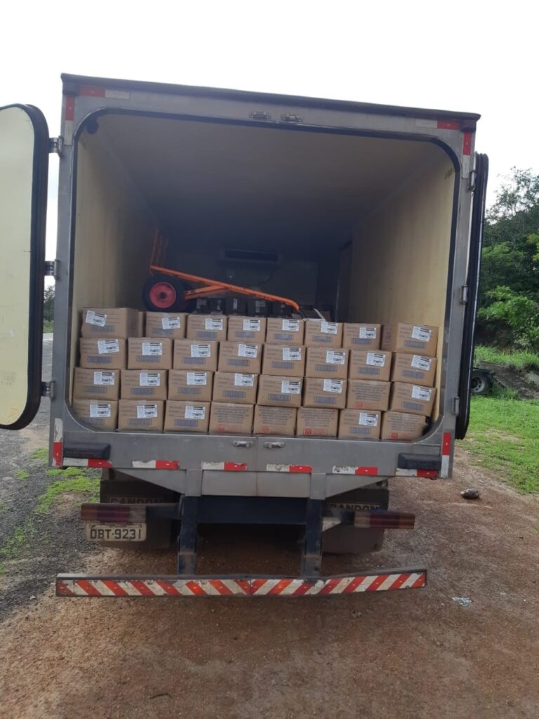 Caminhão com cerca de 12.000 kg de queijo é apreendido na BR-316 em Caxias