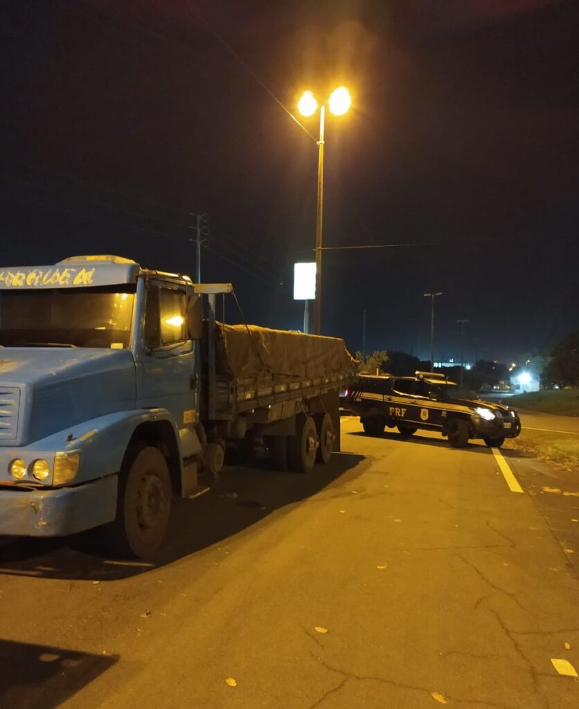 PRF apreende carregamento de álcool em gel vencido na BR-135 em São Luís