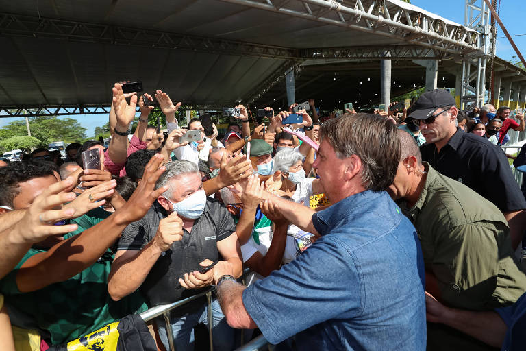 Governo de Flávio Dino multa Bolsonaro por não usar máscara e provocar aglomeração